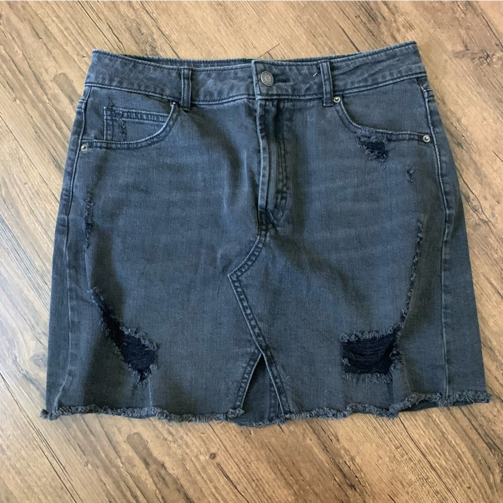 Size 8 Wild Fable distressed denim skirt